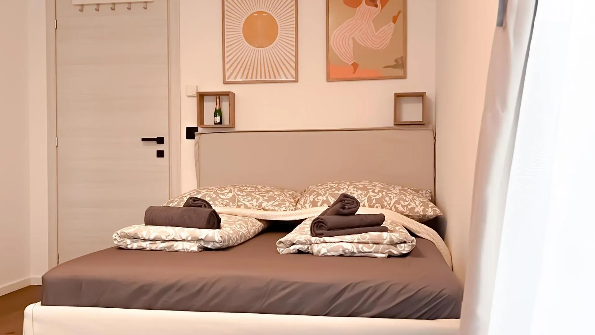 Modern Penthouse Apartment With Balcony & Free Parking Vienna
