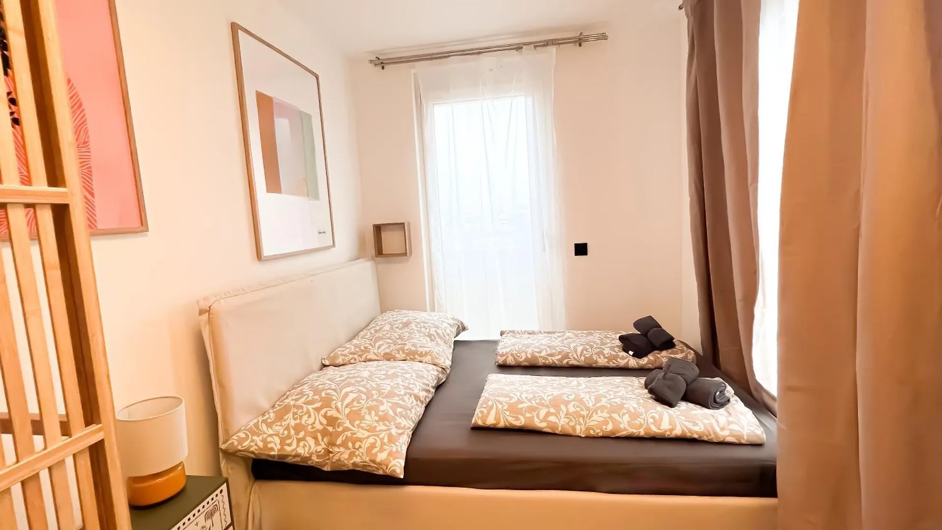 Modern Penthouse Apartment With Balcony & Free Parking Vienna