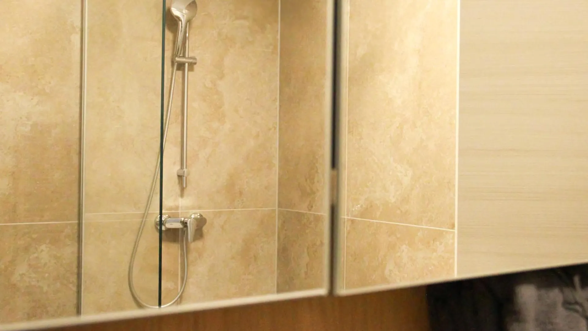Modern Penthouse Apartment With Balcony & Free Parking Vienna