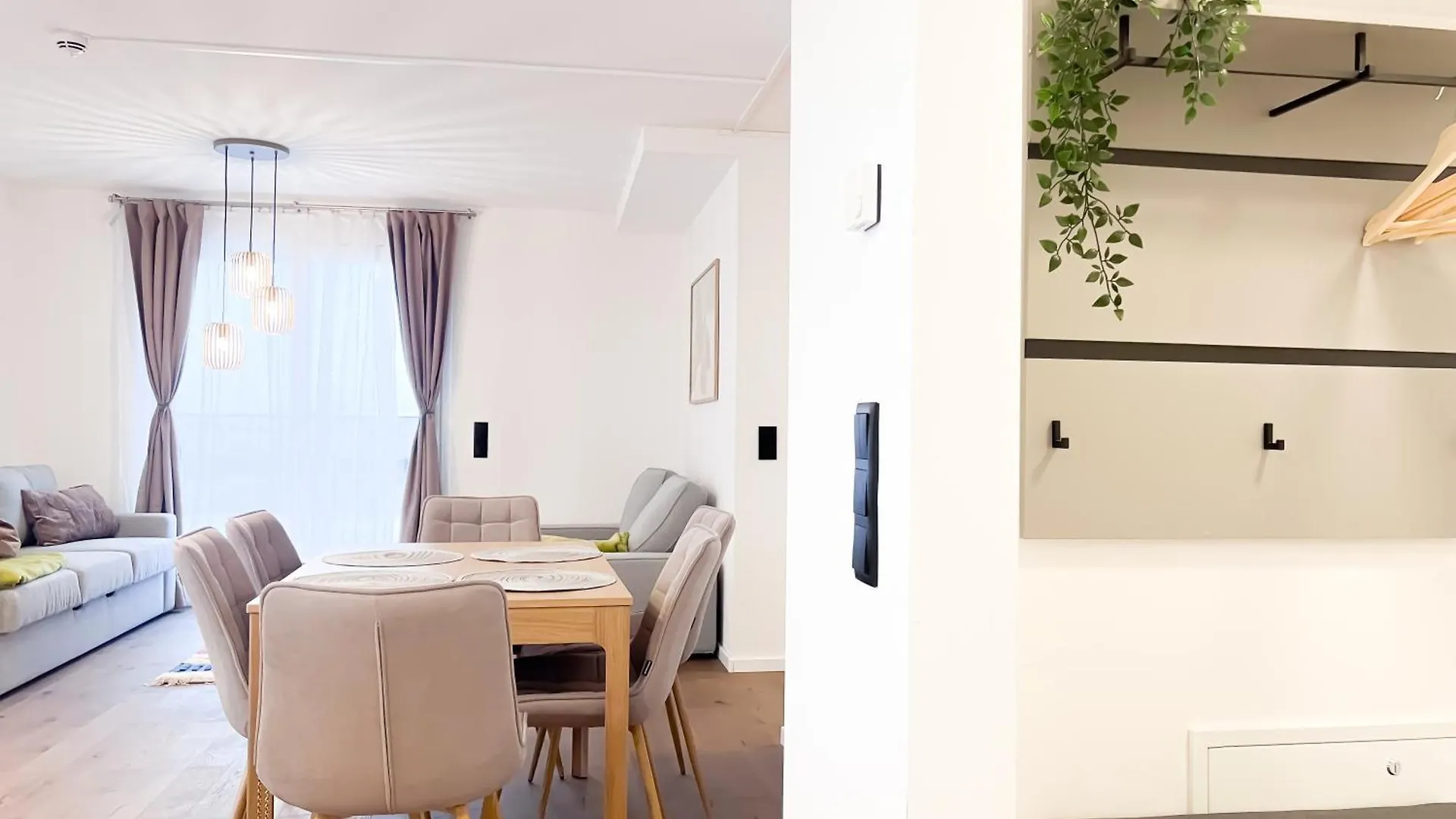 Modern Penthouse Apartment With Balcony & Free Parking Vienna