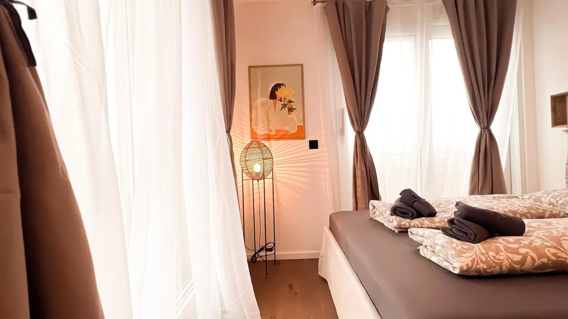 Modern Penthouse Apartment With Balcony & Free Parking Vienna