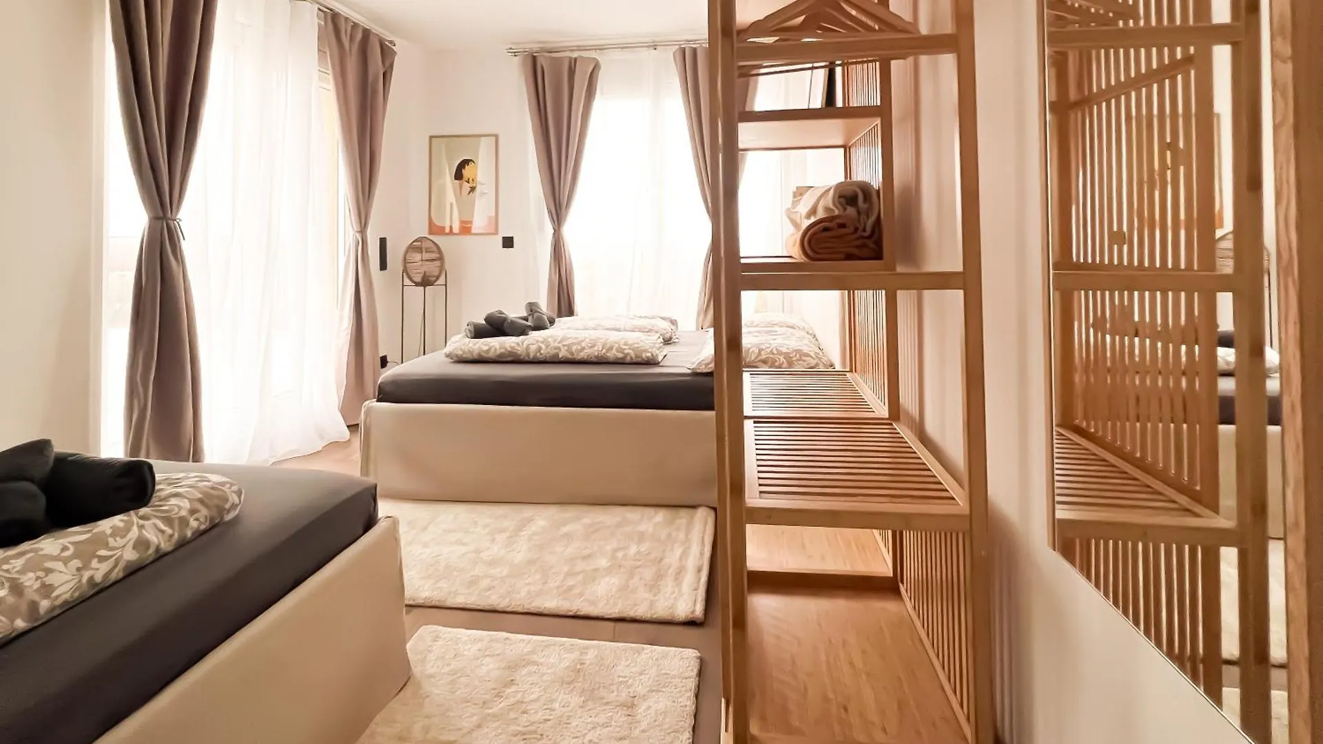 Modern Penthouse Apartment With Balcony & Free Parking Vienna
