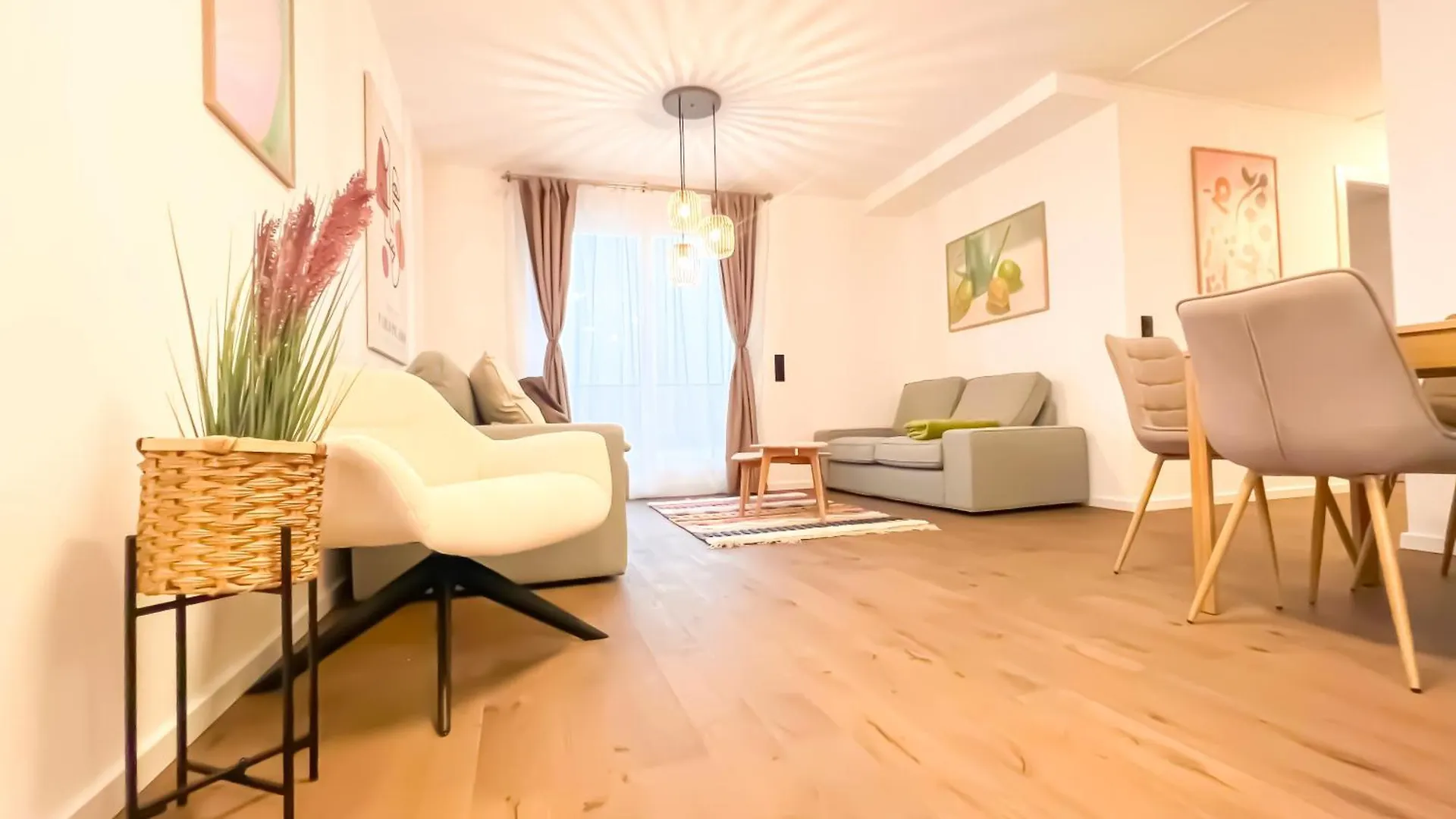 Modern Penthouse Apartment With Balcony & Free Parking Vienna
