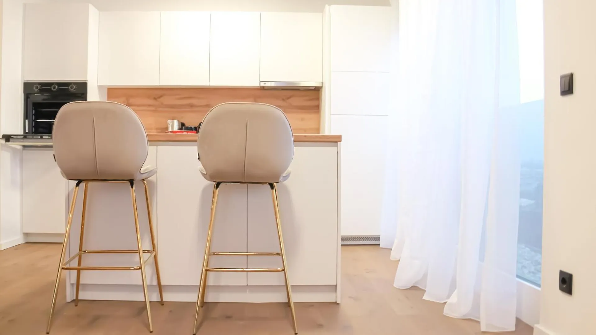 Modern Penthouse Apartment With Balcony & Free Parking Vienna Austria